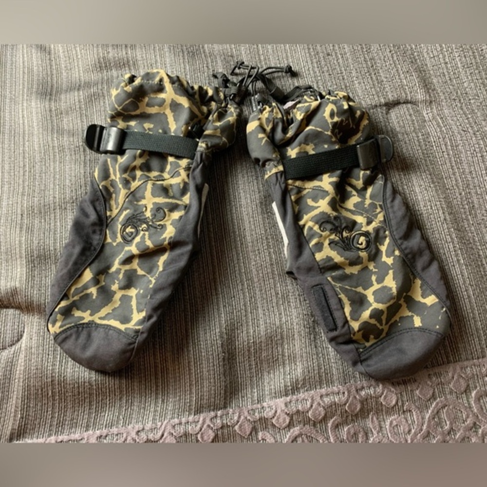 Burton Camouflage and Gray Mittens Ski Gloves